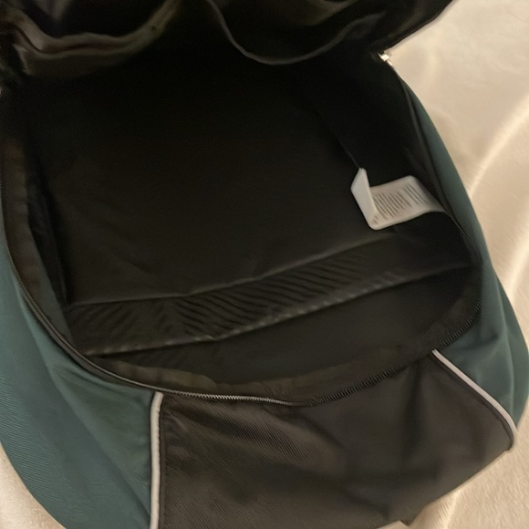 New with Tags Oakley backpack - Picture 6 of 7